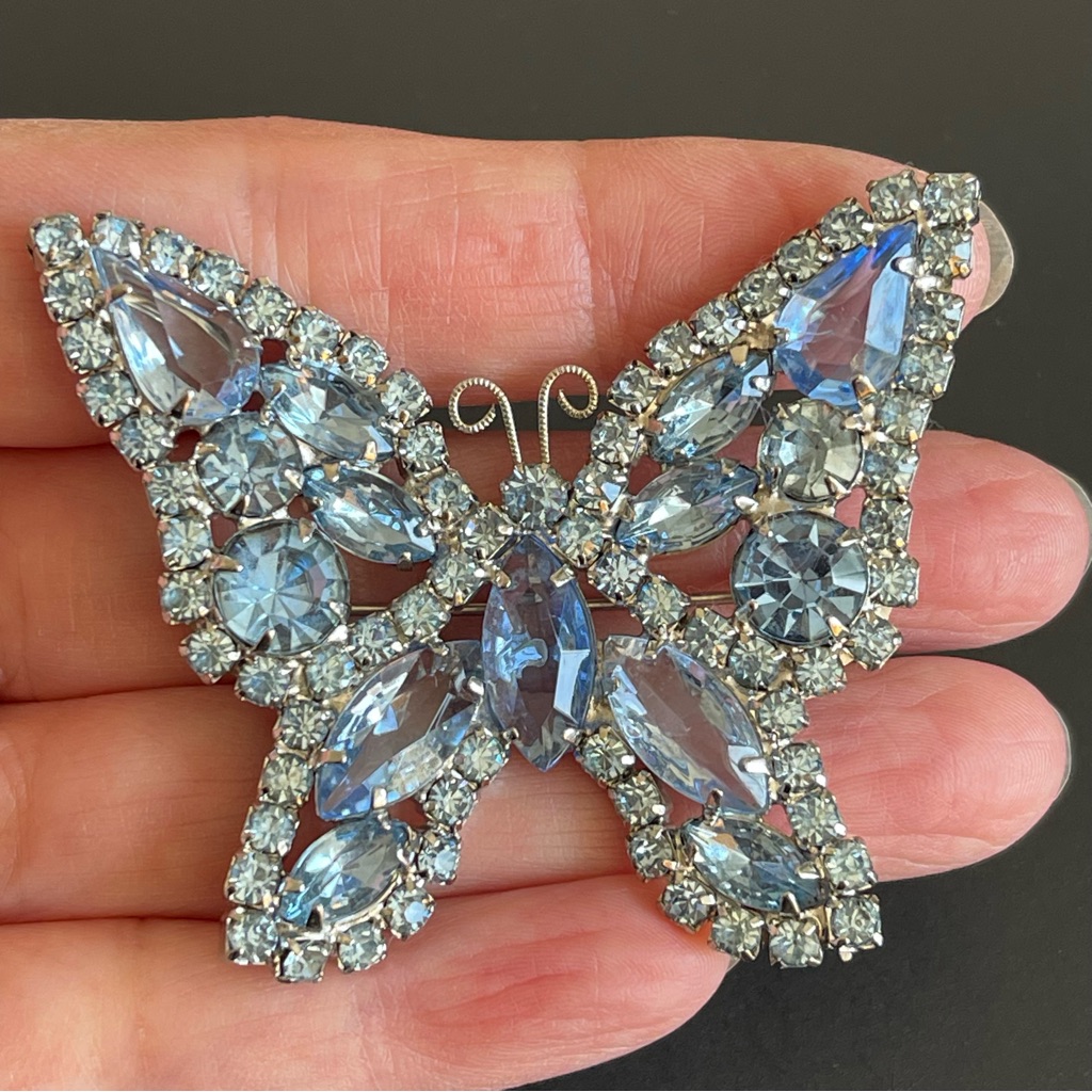 Vintage Unsigned Weiss Blue Rhinestone Butterfly Brooch 69$
